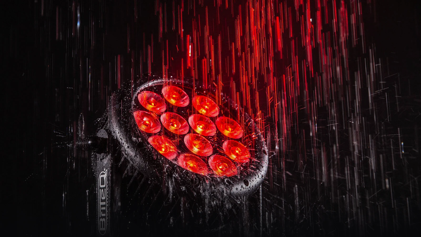 Briteq BTI-FLATPAR12 sous la pluie