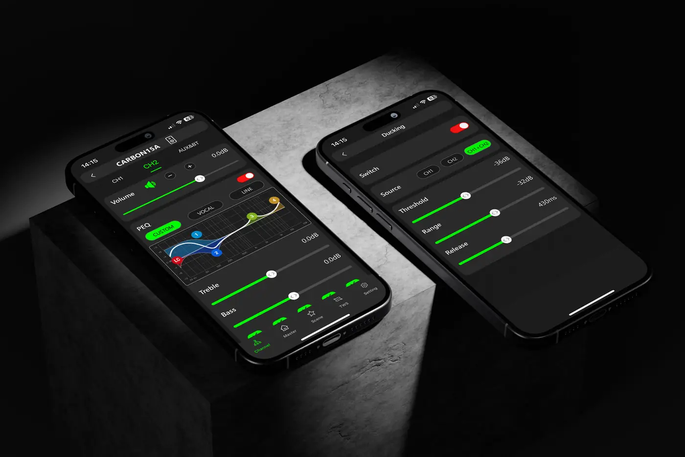 Réglages d’une CARBON15A dans l’application CARBONcontrol : égaliseur et Ducking, sur deux téléphones