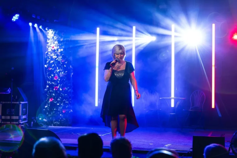 PIXELTUBE : dix tubes pour le cabaret de Kloaver Viere à Gand